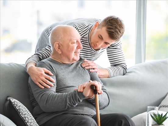 Un nouvel outil pour aider la population à repérer les signes de déclin chez les aînés