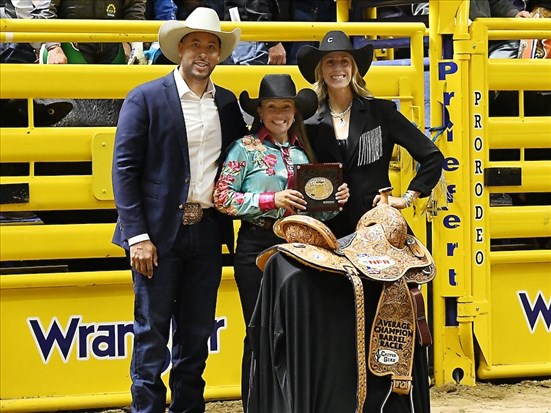 Une cavalière de Saint-Gédéon marque l’histoire du rodéo à Las Vegas