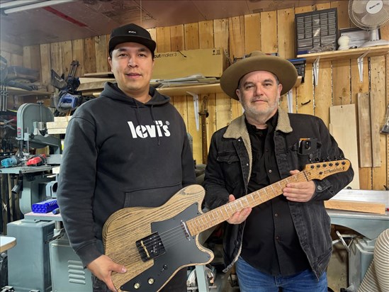 Signature unique pour chacune des guitares Meshtuk