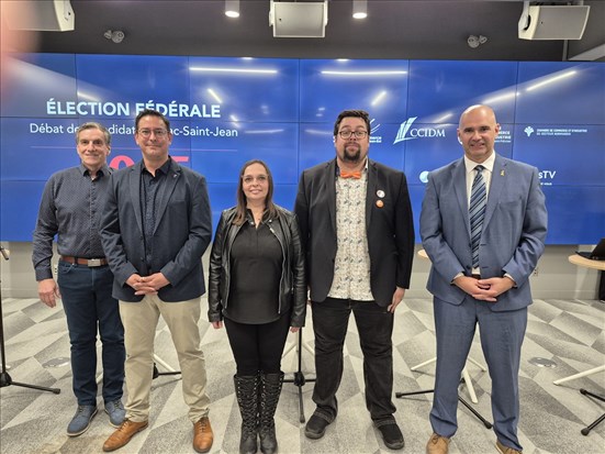 5 candidats débattent et se lancent des flèches
