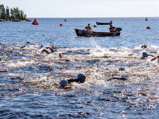 Des capitaines de bateaux recherchés pour accompagner les nageurs