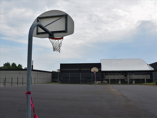 Saint-Félicien investit dans le sport avec de nouveaux terrains de pickleball et de basketball