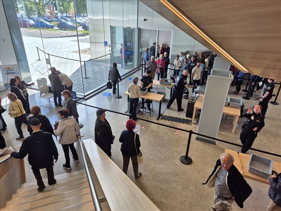 Plus de 1000 personnes découvrent le nouveau palais de justice de Roberval