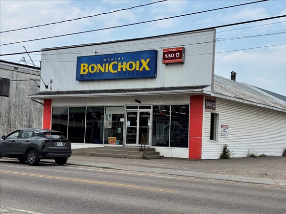 Le tirage pour l’épicerie du village interdit par une juge