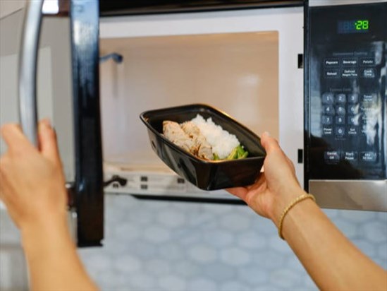 Des mets préparés vendus illégalement sur Facebook