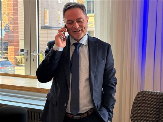 La juge ordonne sa réintégration à la STS