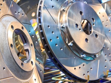 Comment un garage détermine si vos disques doivent être resurfacés ou remplacés ?