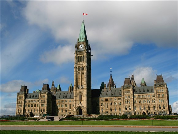 La FCEI presse Ottawa de freiner ses dépenses et de réduire la dette