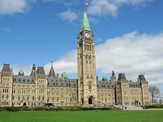 Mise à jour économique fédérale : un déficit moins élevé? 