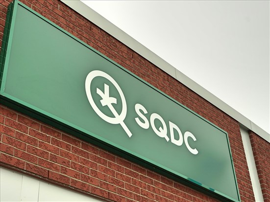 La SAQ et la SQDC versent des millions de dollars à l’État