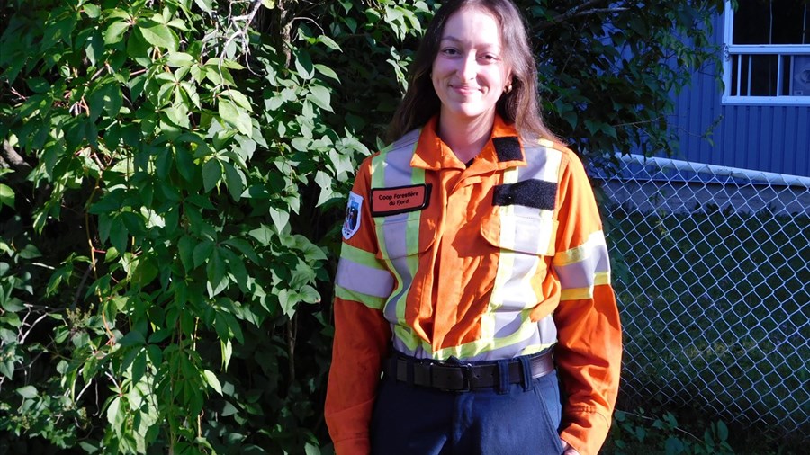 Combattre les feux de forêt : la job d’été hors du commun de Sarah Lapointe