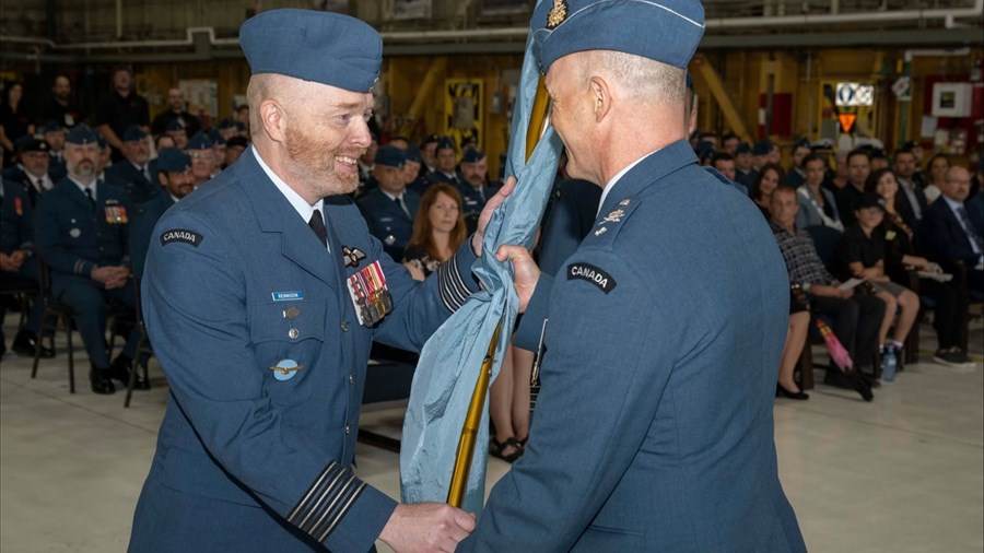 Passation de commandement : Maxime Renaud succède à Phillip Rennison